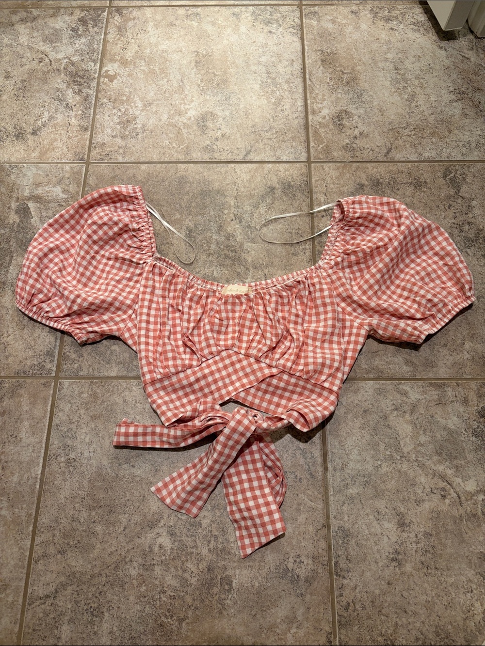 pink gingham puff sleeve crop top
